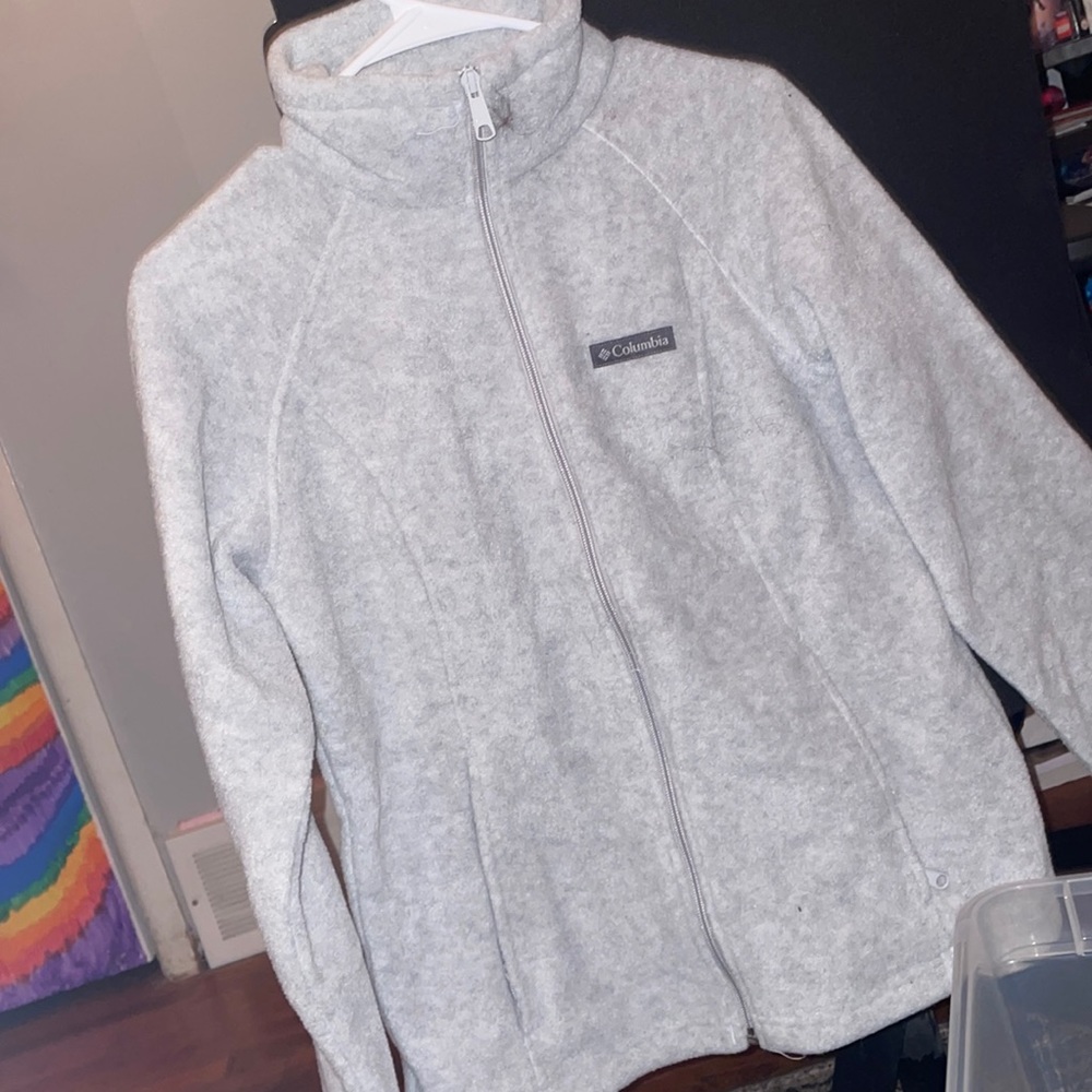 columbia zip up jacket. has zip up pockets and is a size medium.